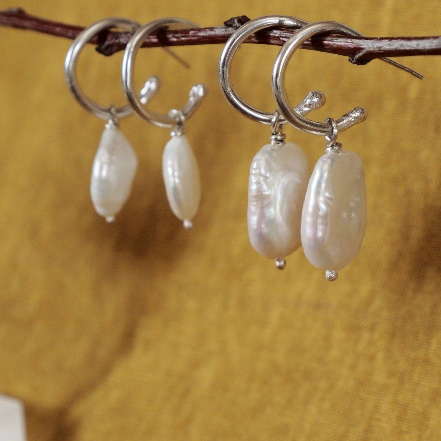 MINI BAROQUE PEARL HOOPS (rectangle)