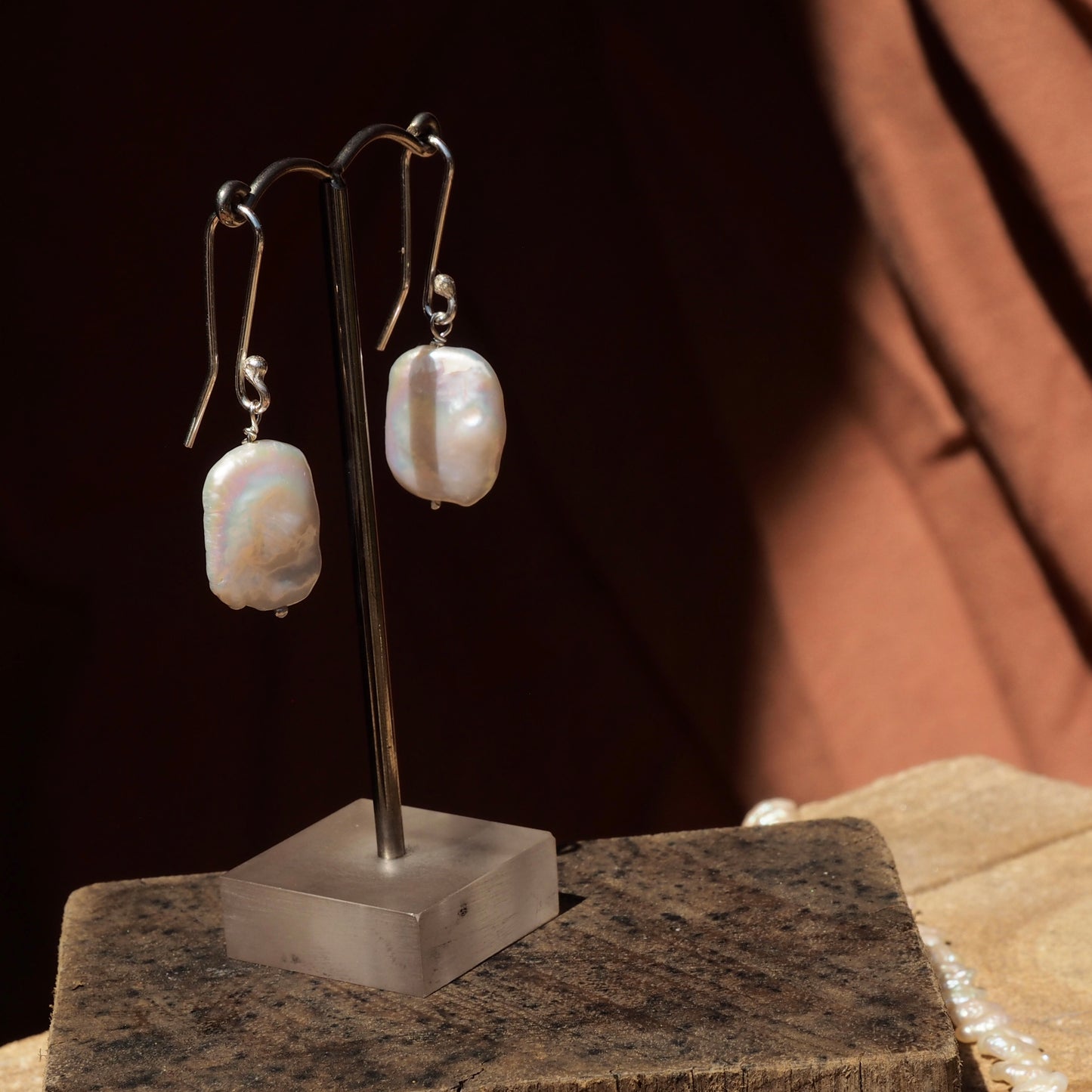 SIMPLE PEARL DROPS